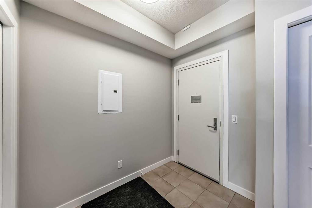 110-1005A Westmount Drive, Strathmore, AB - Indoor Photo Showing Other Room
