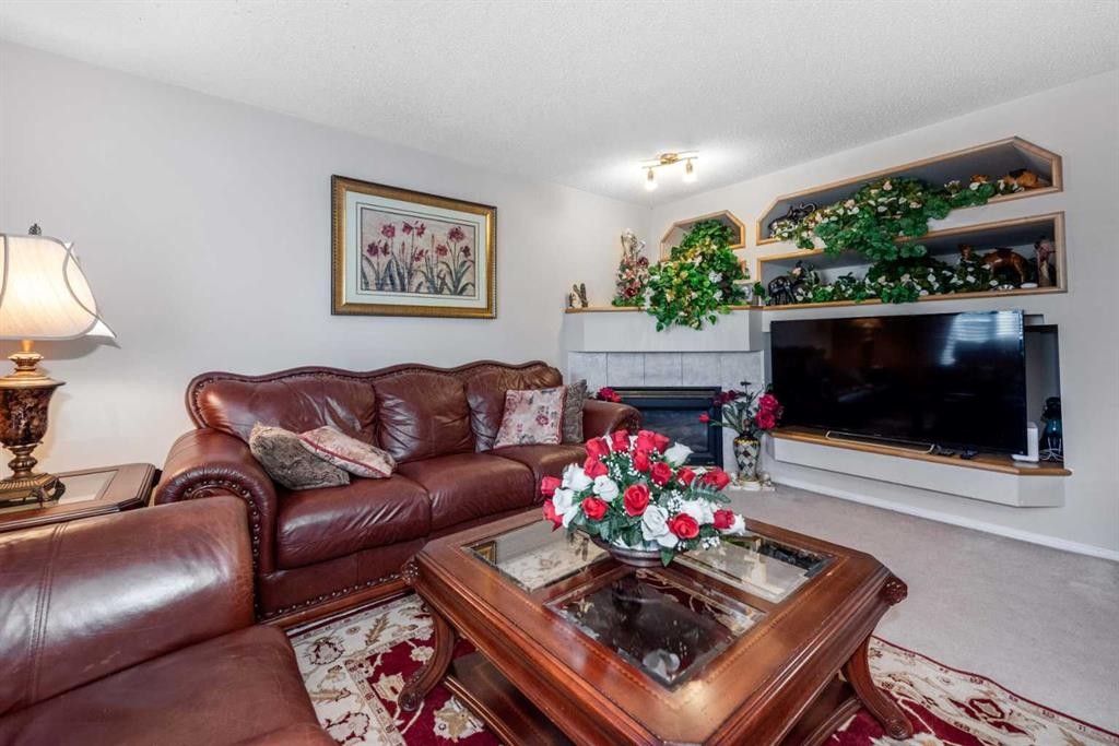 26 Citadel Crest Link Nw, Calgary, AB - Indoor Photo Showing Living Room