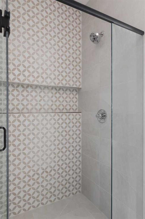 88 Sunrise Heath, Cochrane, AB - Indoor Photo Showing Bathroom