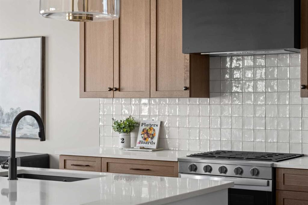 47 Sundown Crescent, Cochrane, AB - Indoor Photo Showing Kitchen With Upgraded Kitchen