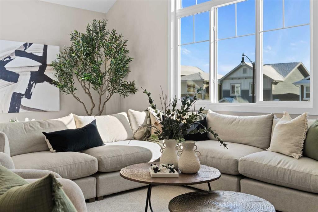 47 Sundown Crescent, Cochrane, AB - Indoor Photo Showing Living Room