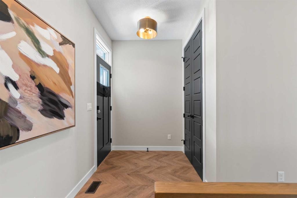 47 Sundown Crescent, Cochrane, AB - Indoor Photo Showing Other Room