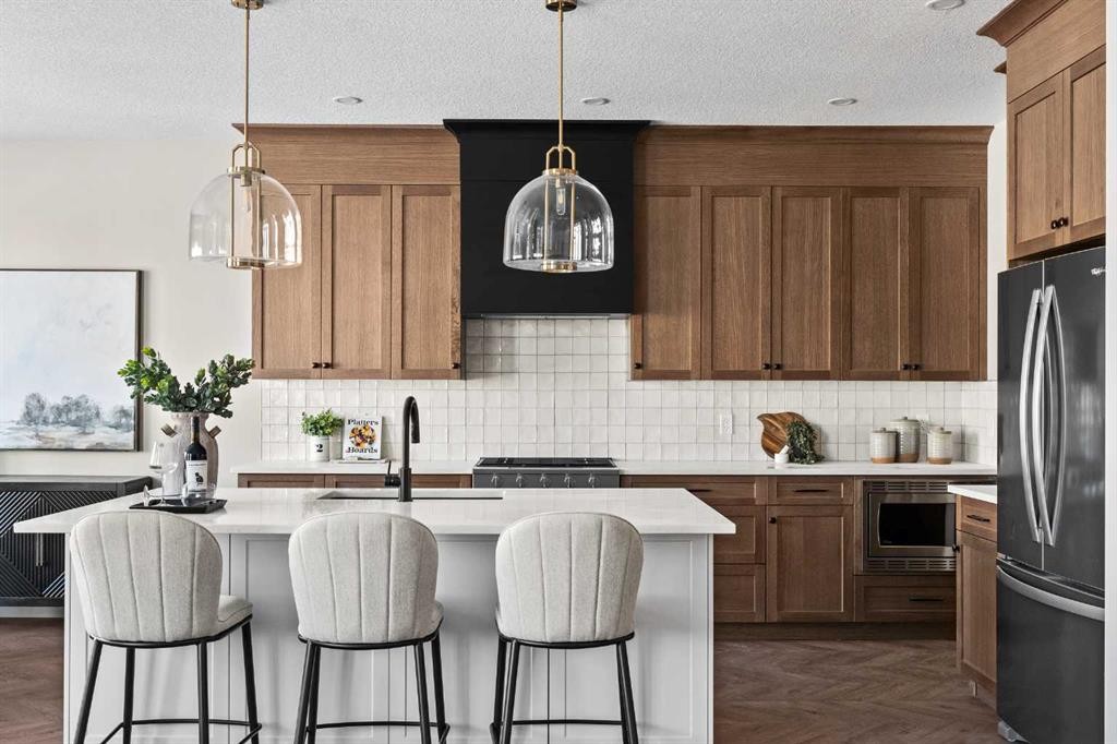 47 Sundown Crescent, Cochrane, AB - Indoor Photo Showing Kitchen With Upgraded Kitchen