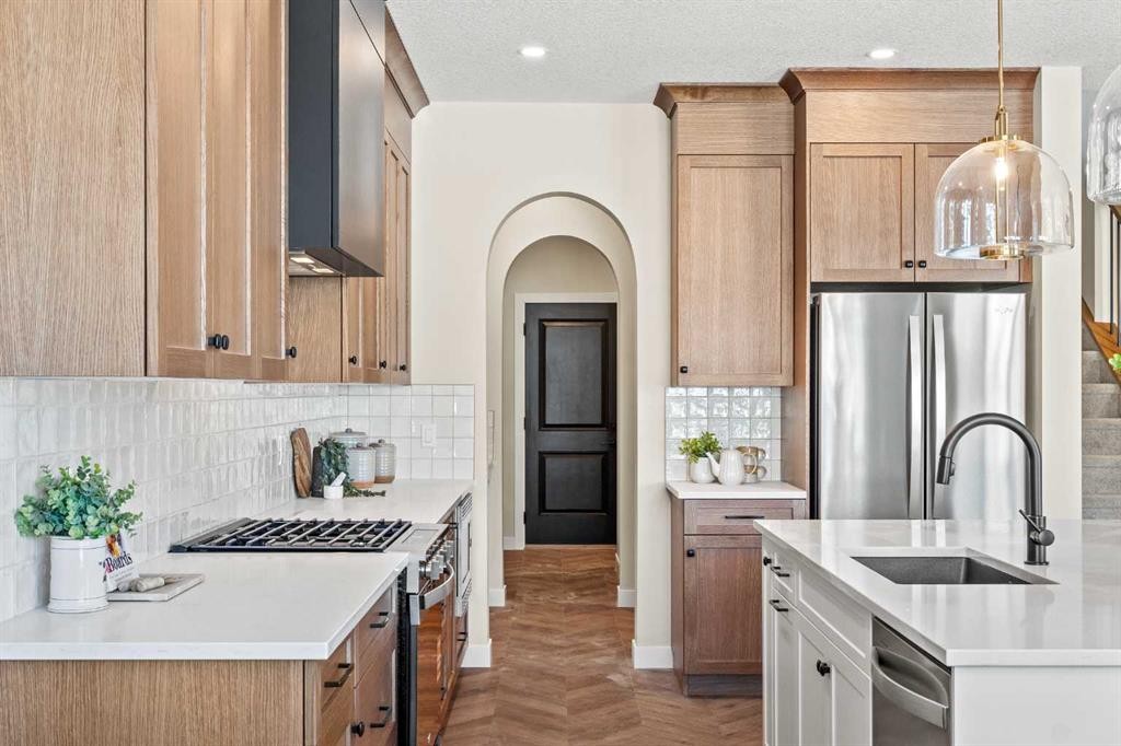 47 Sundown Crescent, Cochrane, AB - Indoor Photo Showing Kitchen With Upgraded Kitchen