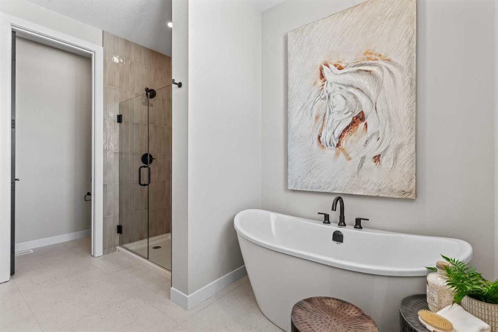 47 Sundown Crescent, Cochrane, AB - Indoor Photo Showing Bathroom