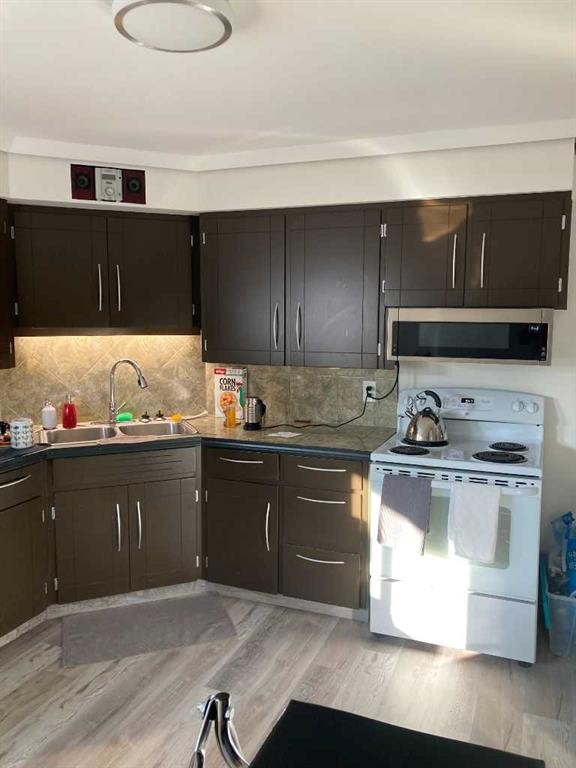 84 Waterloo Drive Sw, Calgary, AB - Indoor Photo Showing Kitchen