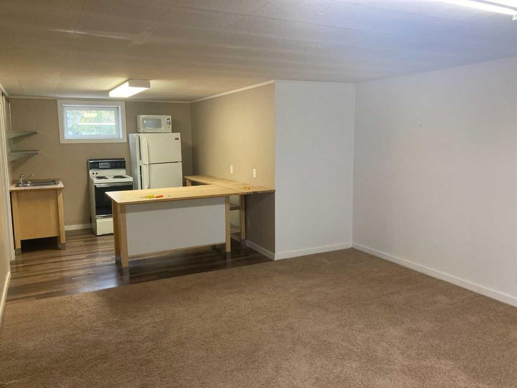 84 Waterloo Drive Sw, Calgary, AB - Indoor