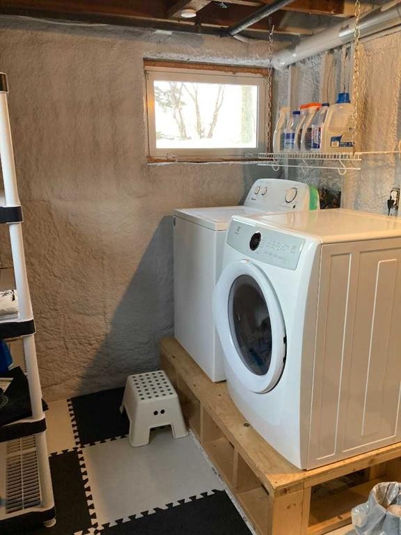 84 Waterloo Drive Sw, Calgary, AB - Indoor Photo Showing Laundry Room