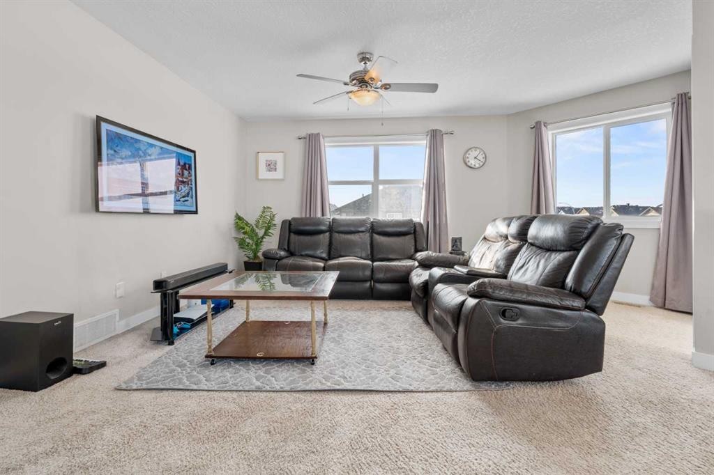 8487 Saddlebrook Drive Ne, Calgary, AB - Indoor Photo Showing Living Room