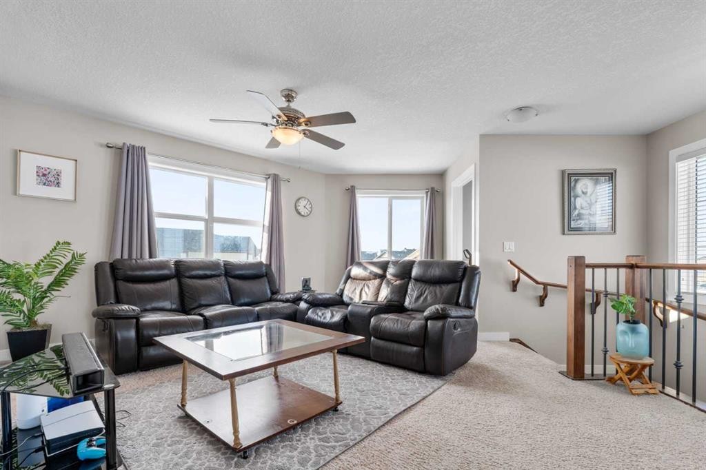 8487 Saddlebrook Drive Ne, Calgary, AB - Indoor Photo Showing Living Room