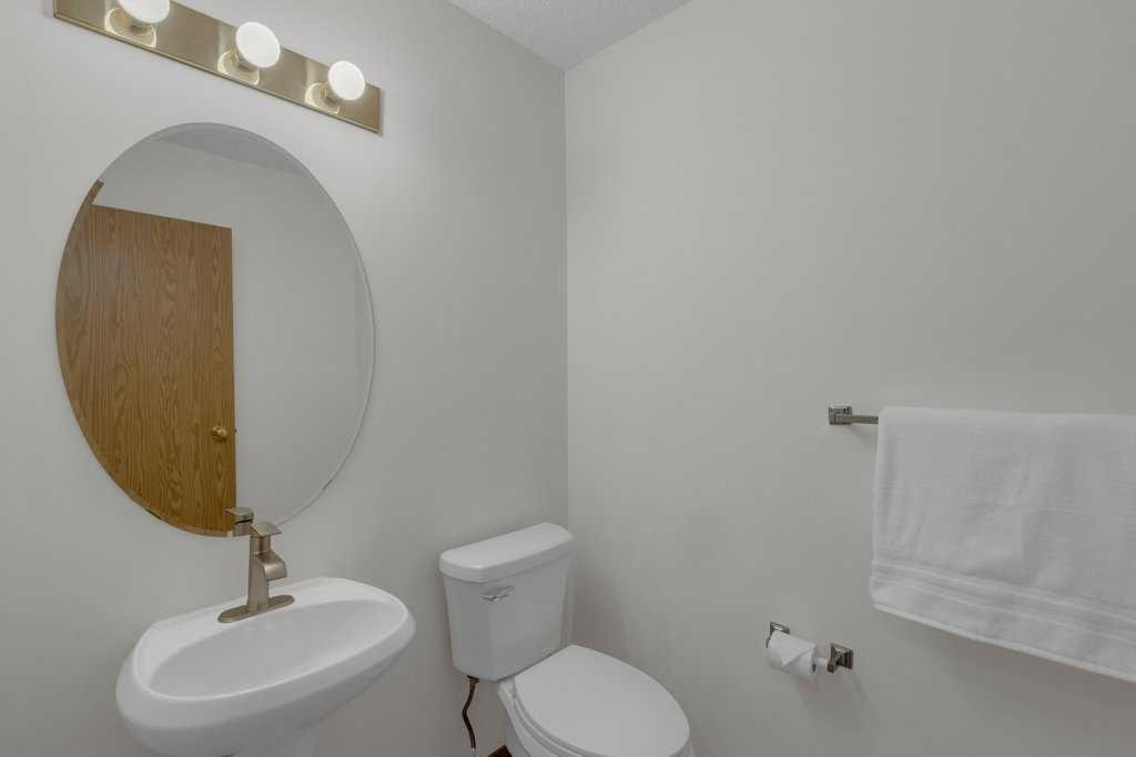 9473 Hidden Valley Drive Nw, Calgary, AB