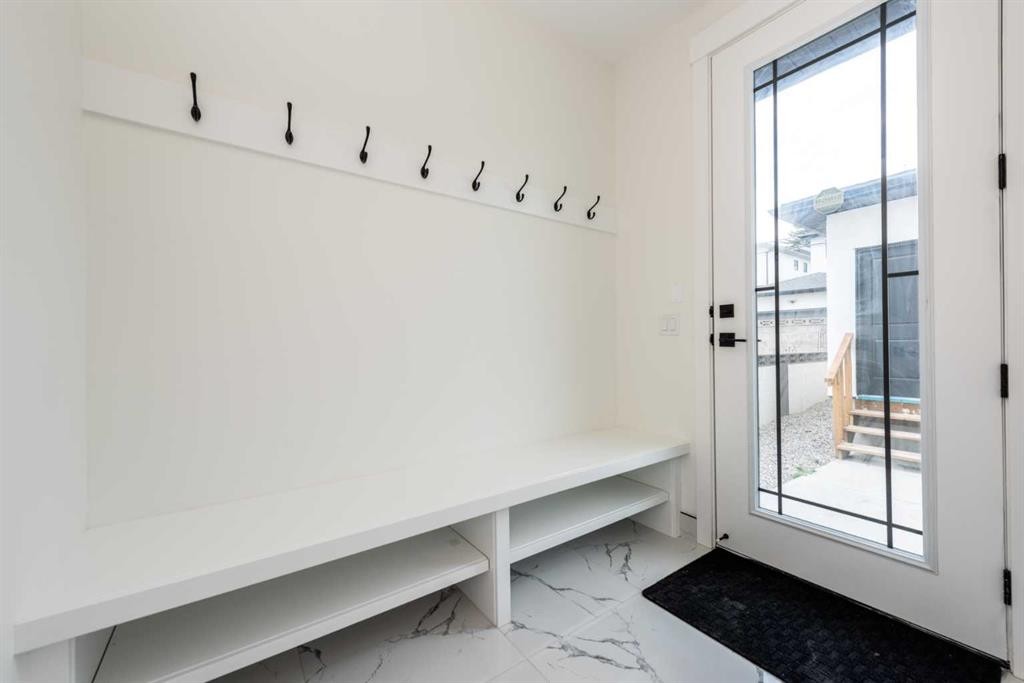 31 Harvard Street Nw, Calgary, AB - Indoor Photo Showing Other Room