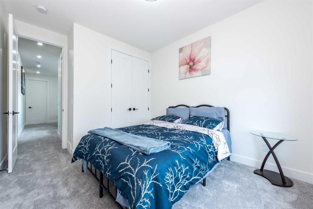 31 Harvard Street Nw, Calgary, AB - Indoor Photo Showing Bedroom