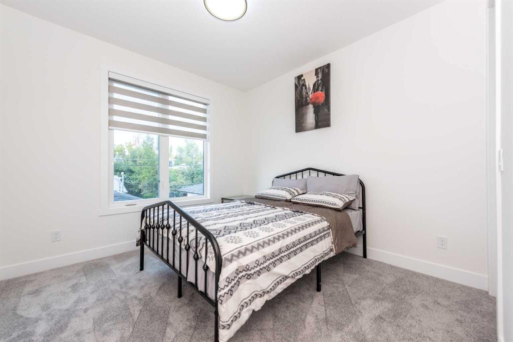 31 Harvard Street Nw, Calgary, AB - Indoor Photo Showing Bedroom