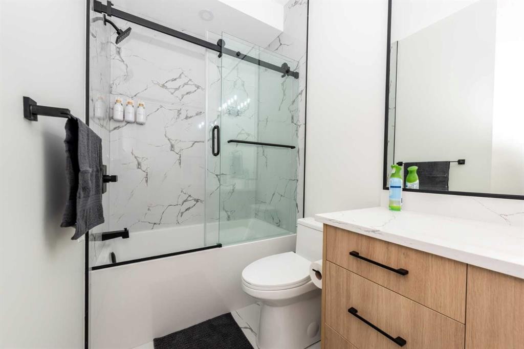 31 Harvard Street Nw, Calgary, AB - Indoor Photo Showing Bathroom