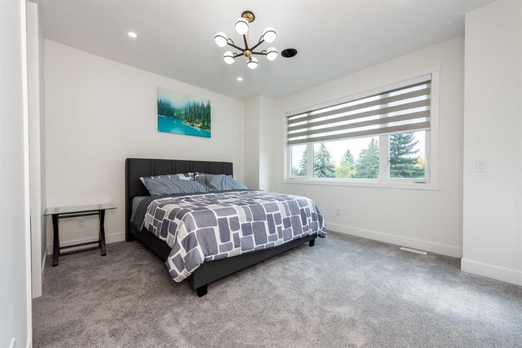 31 Harvard Street Nw, Calgary, AB - Indoor Photo Showing Bedroom