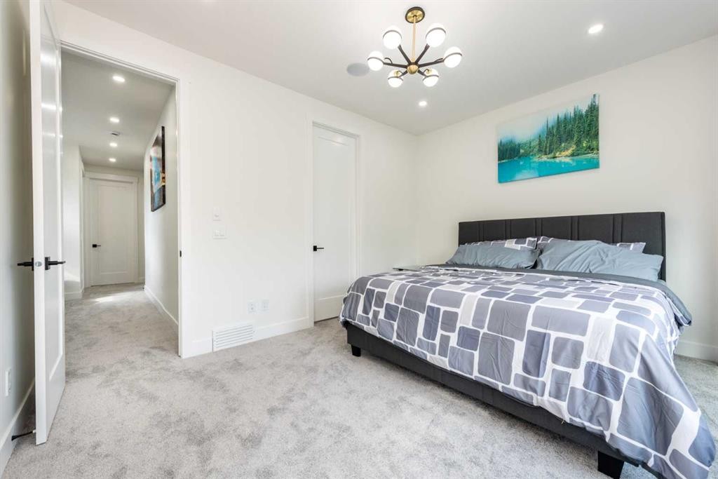 31 Harvard Street Nw, Calgary, AB - Indoor Photo Showing Bedroom
