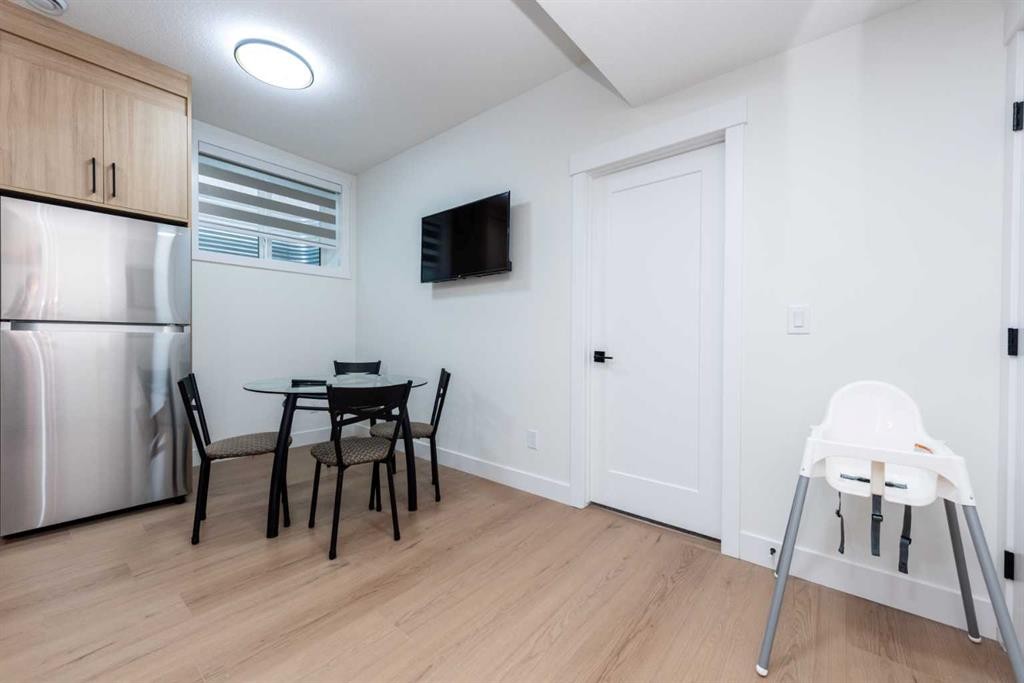 31 Harvard Street Nw, Calgary, AB - Indoor