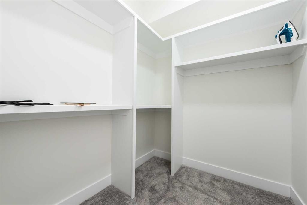 31 Harvard Street Nw, Calgary, AB - Indoor With Storage