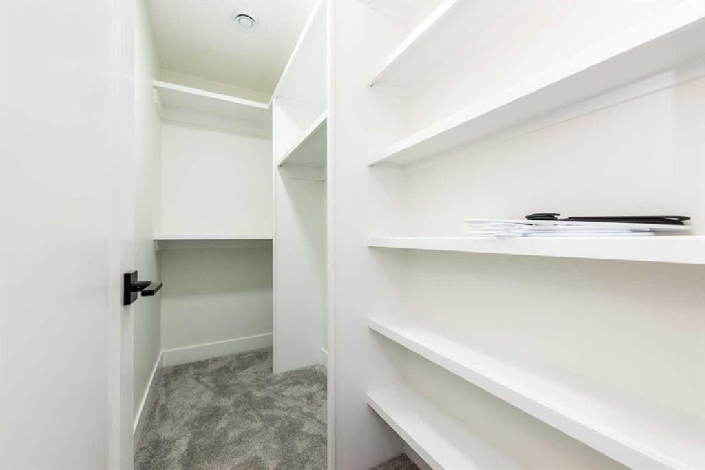 31 Harvard Street Nw, Calgary, AB - Indoor With Storage