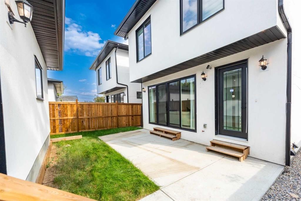 31 Harvard Street Nw, Calgary, AB - Outdoor With Exterior