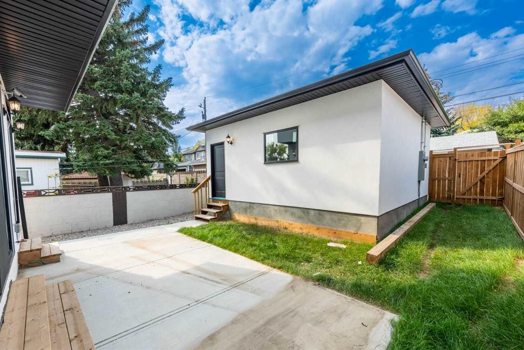 31 Harvard Street Nw, Calgary, AB - Outdoor With Exterior