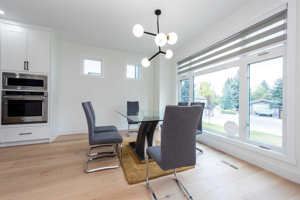 31 Harvard Street Nw, Calgary, AB - Indoor Photo Showing Dining Room