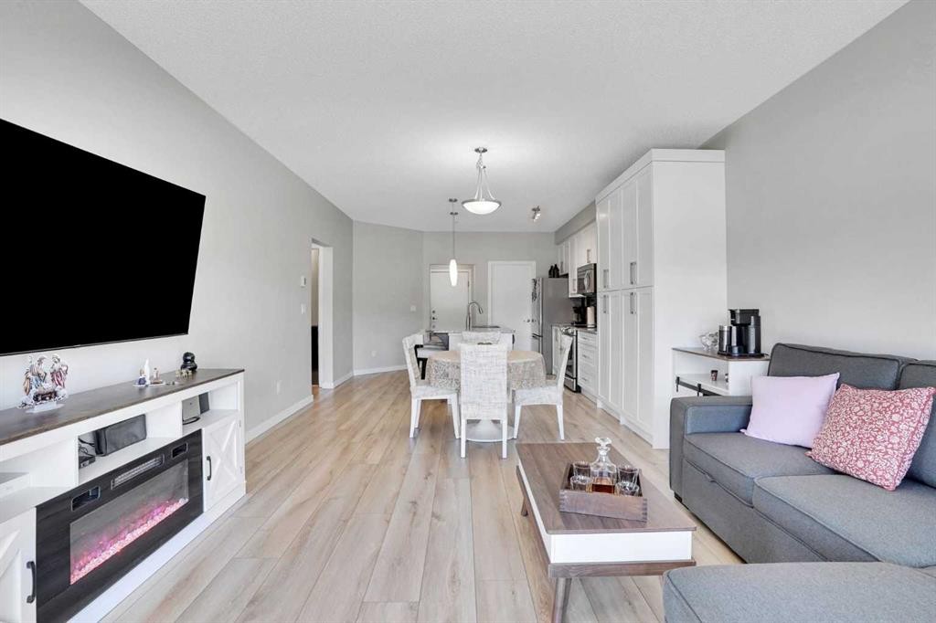 208-402 Marquis Lane Se, Calgary, AB - Indoor Photo Showing Living Room