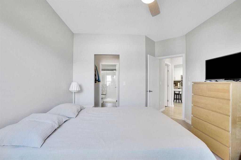 208-402 Marquis Lane Se, Calgary, AB - Indoor Photo Showing Bedroom