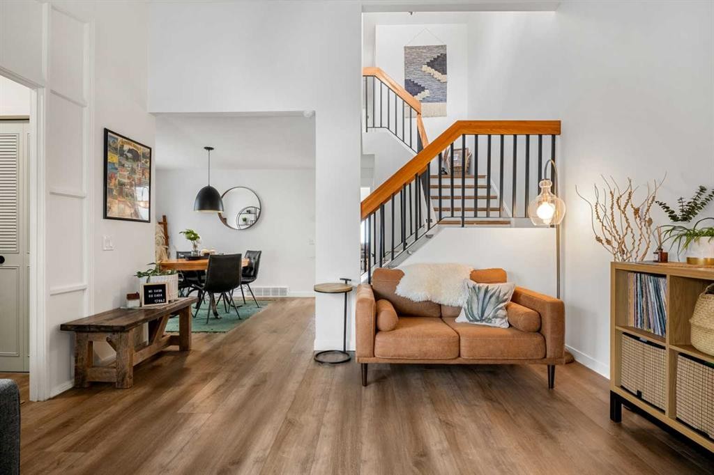 55 Coach Gate Way Sw, Calgary, AB - Indoor Photo Showing Living Room