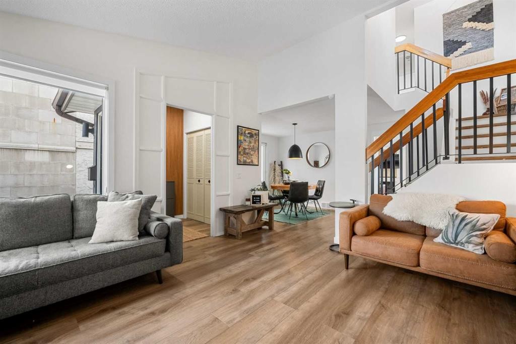 55 Coach Gate Way Sw, Calgary, AB - Indoor Photo Showing Living Room