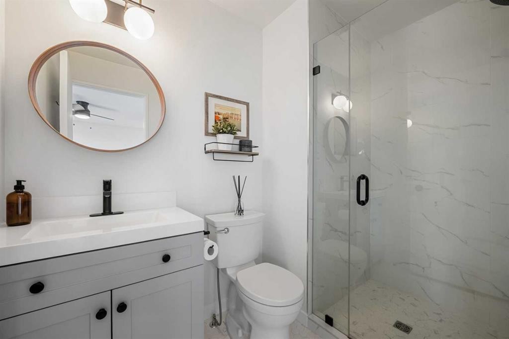 55 Coach Gate Way Sw, Calgary, AB - Indoor Photo Showing Bathroom