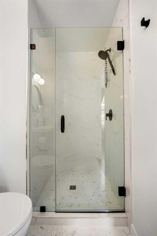 55 Coach Gate Way Sw, Calgary, AB - Indoor Photo Showing Bathroom