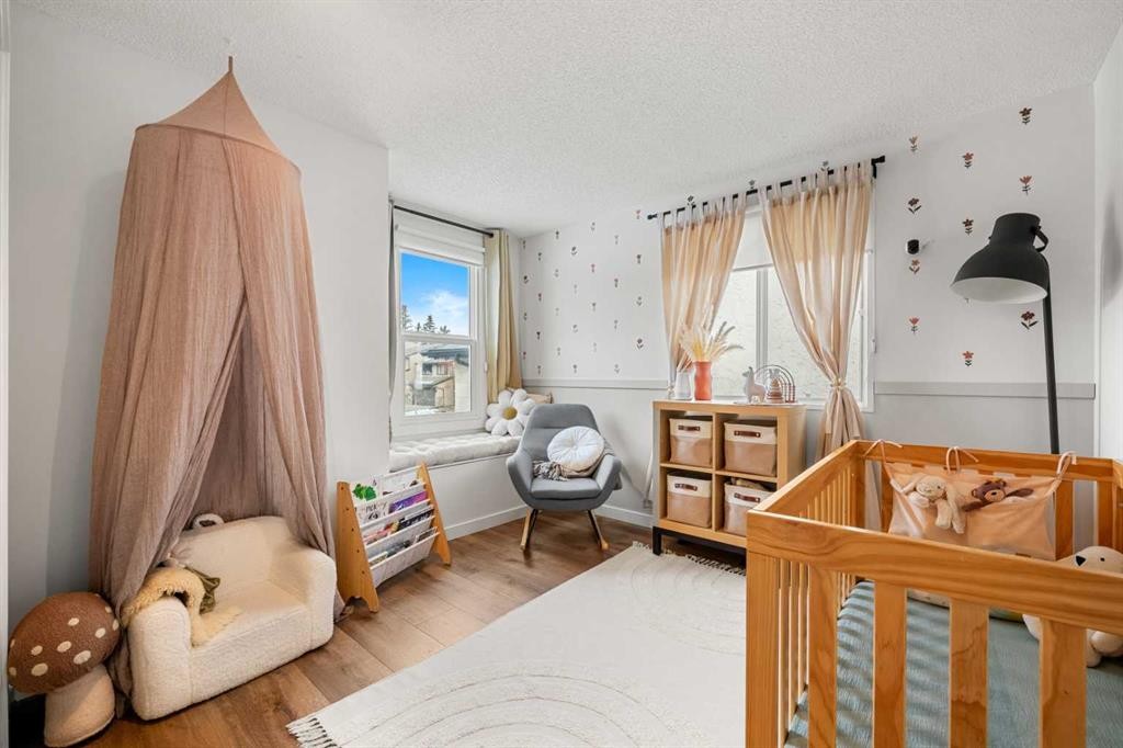 55 Coach Gate Way Sw, Calgary, AB - Indoor