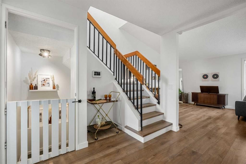 55 Coach Gate Way Sw, Calgary, AB - Indoor Photo Showing Other Room