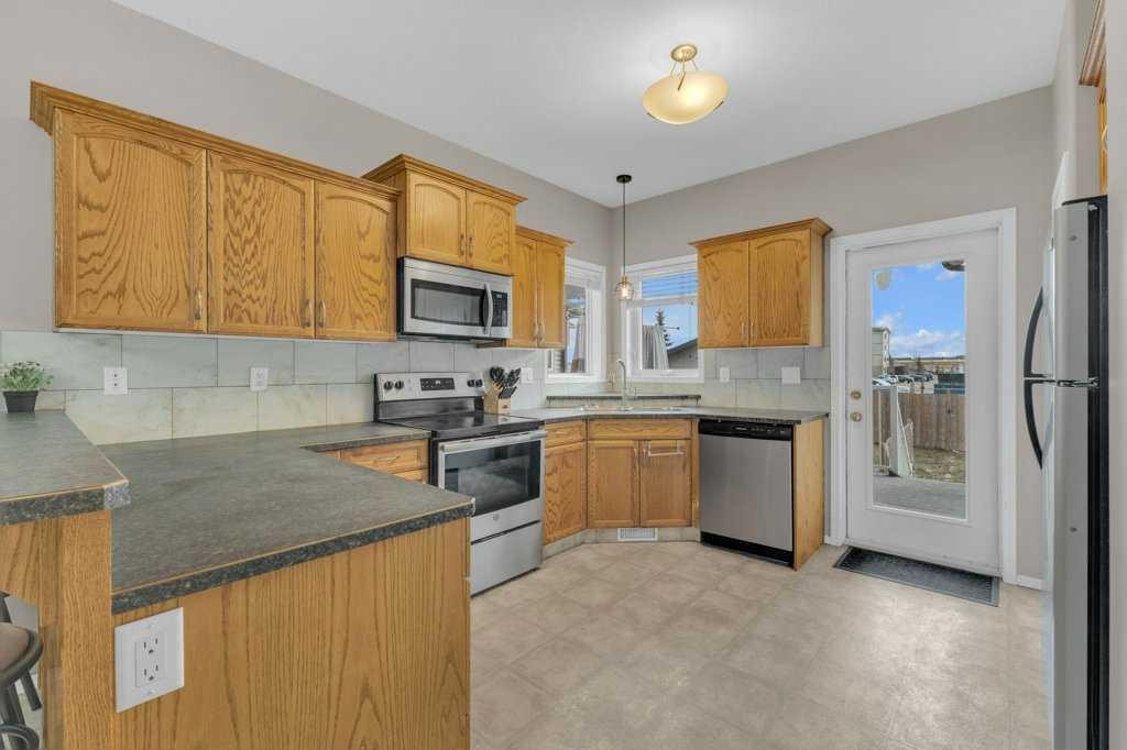 8 Horne Close, Sylvan Lake, AB