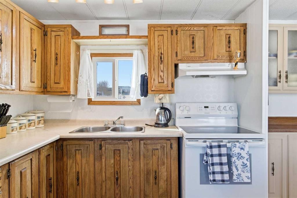 232003 Range Road 242, Namaka, AB - Indoor Photo Showing Kitchen With Double Sink