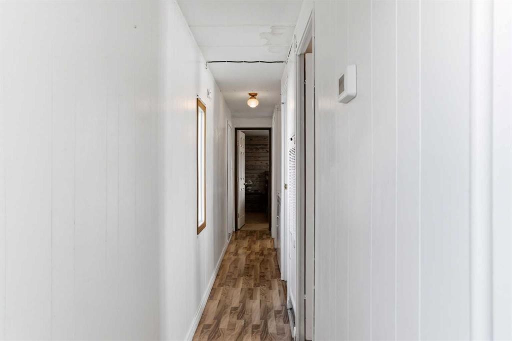 232003 Range Road 242, Namaka, AB - Indoor Photo Showing Other Room