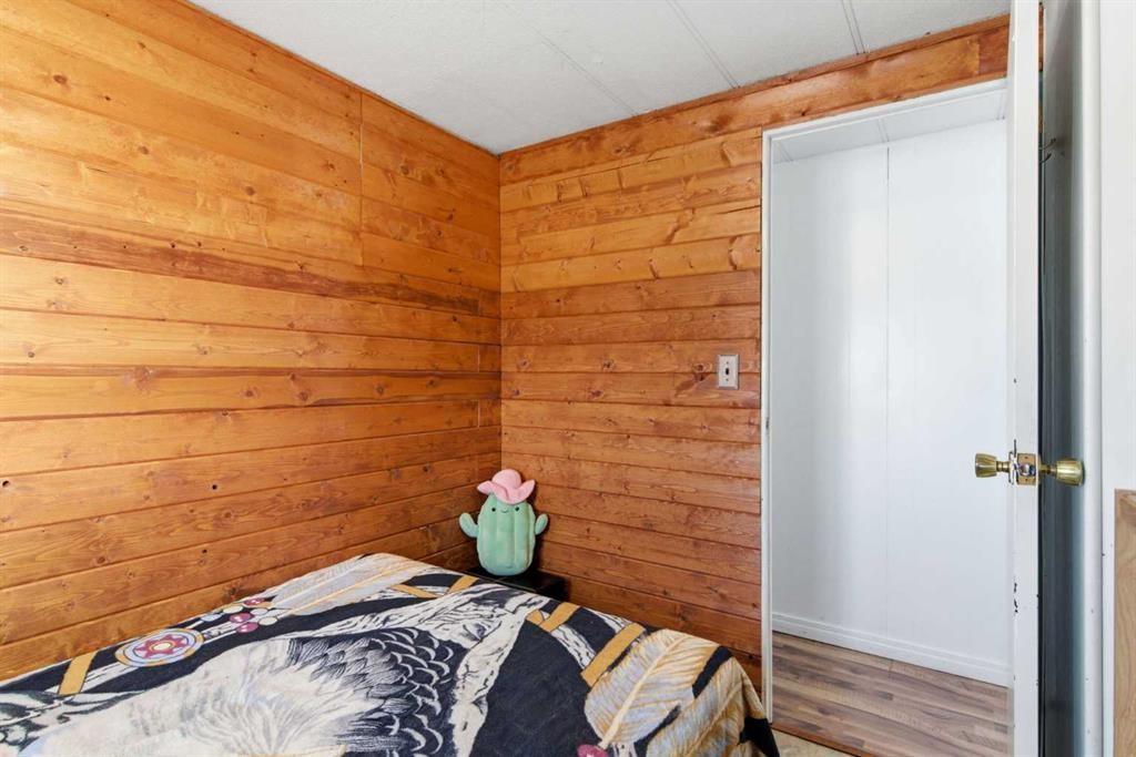 232003 Range Road 242, Namaka, AB - Indoor Photo Showing Bedroom