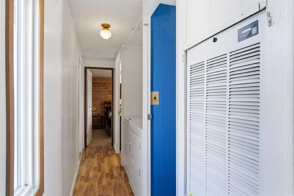 232003 Range Road 242, Namaka, AB - Indoor Photo Showing Other Room