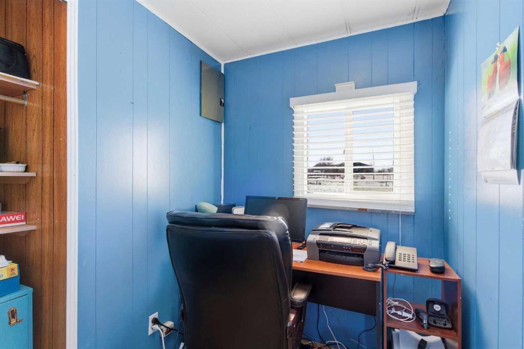232003 Range Road 242, Namaka, AB - Indoor Photo Showing Office