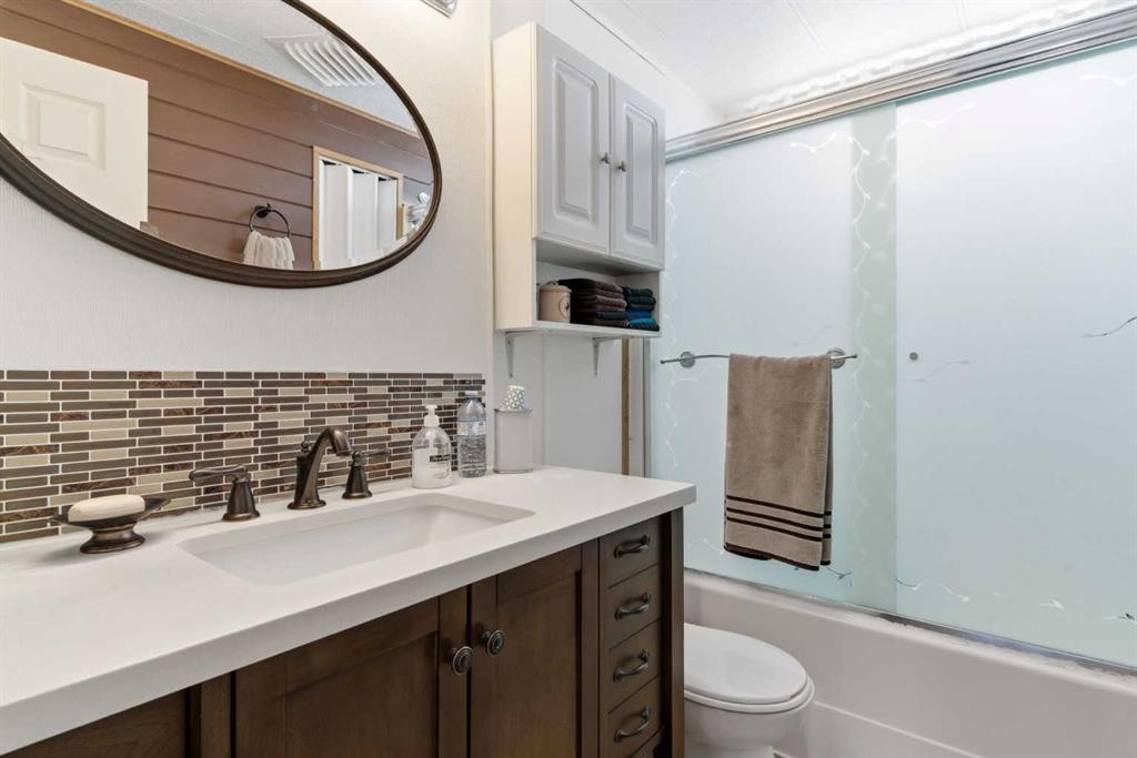 232003 Range Road 242, Namaka, AB - Indoor Photo Showing Bathroom