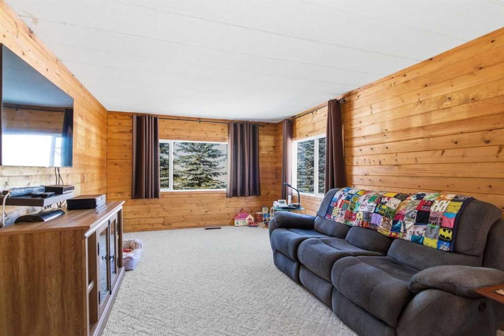 232003 Range Road 242, Namaka, AB - Indoor Photo Showing Other Room