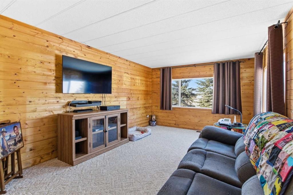 232003 Range Road 242, Namaka, AB - Indoor Photo Showing Living Room