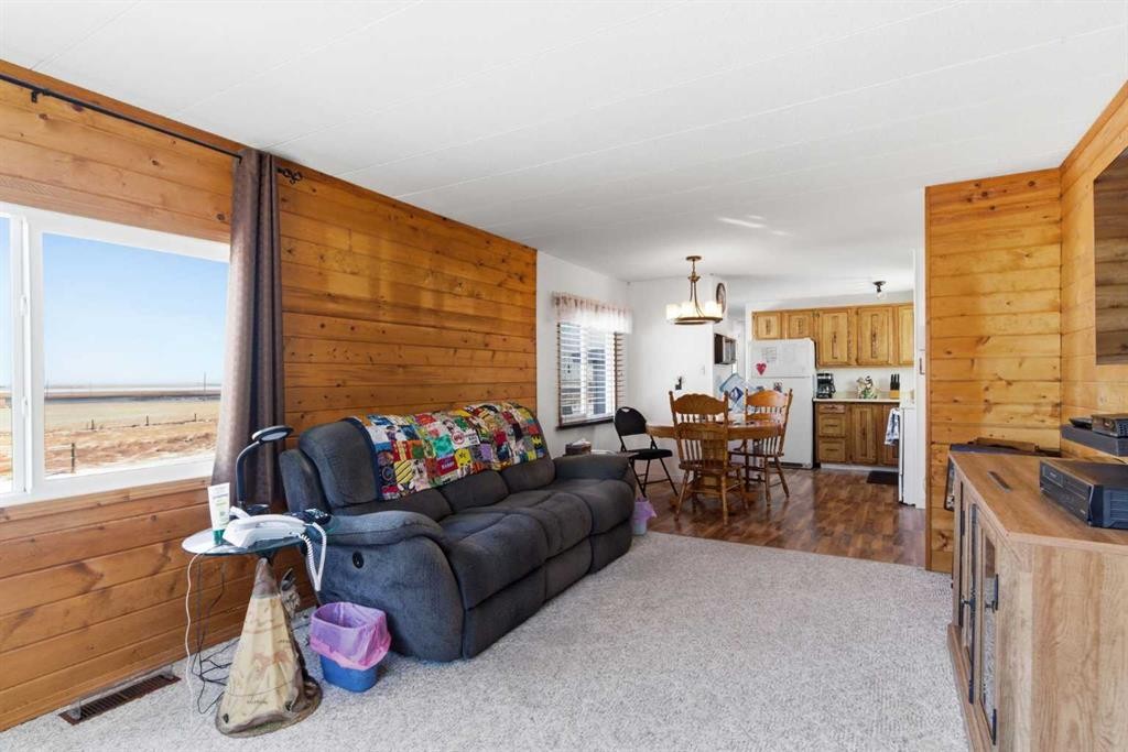 232003 Range Road 242, Namaka, AB - Indoor Photo Showing Living Room