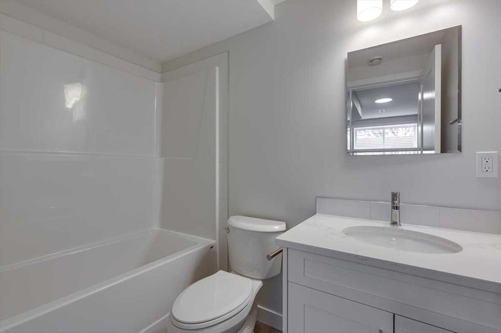 2 Evron Place, Trochu, AB - Indoor Photo Showing Bathroom