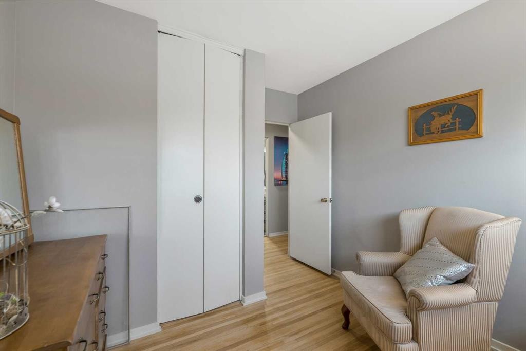 126 Springwood Drive Sw, Calgary, AB - Indoor Photo Showing Other Room