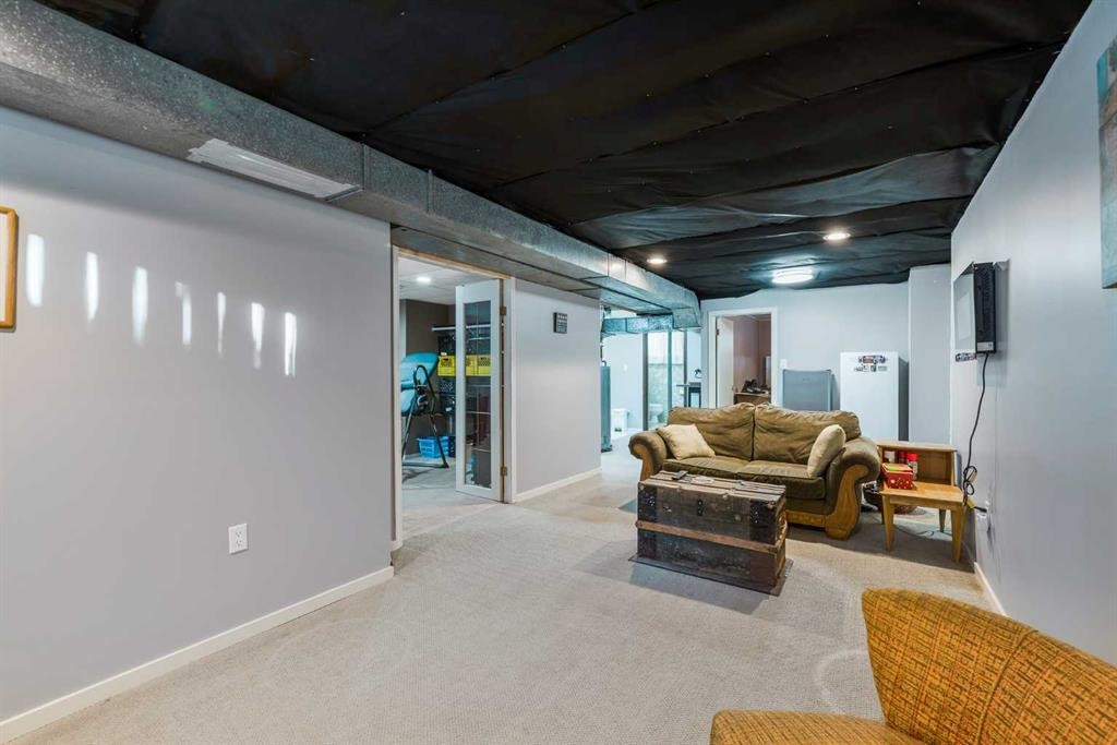 126 Springwood Drive Sw, Calgary, AB - Indoor Photo Showing Other Room