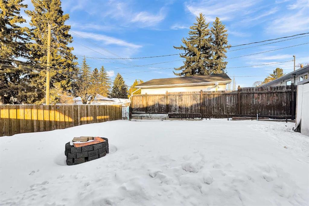 126 Springwood Drive Sw, Calgary, AB - Outdoor