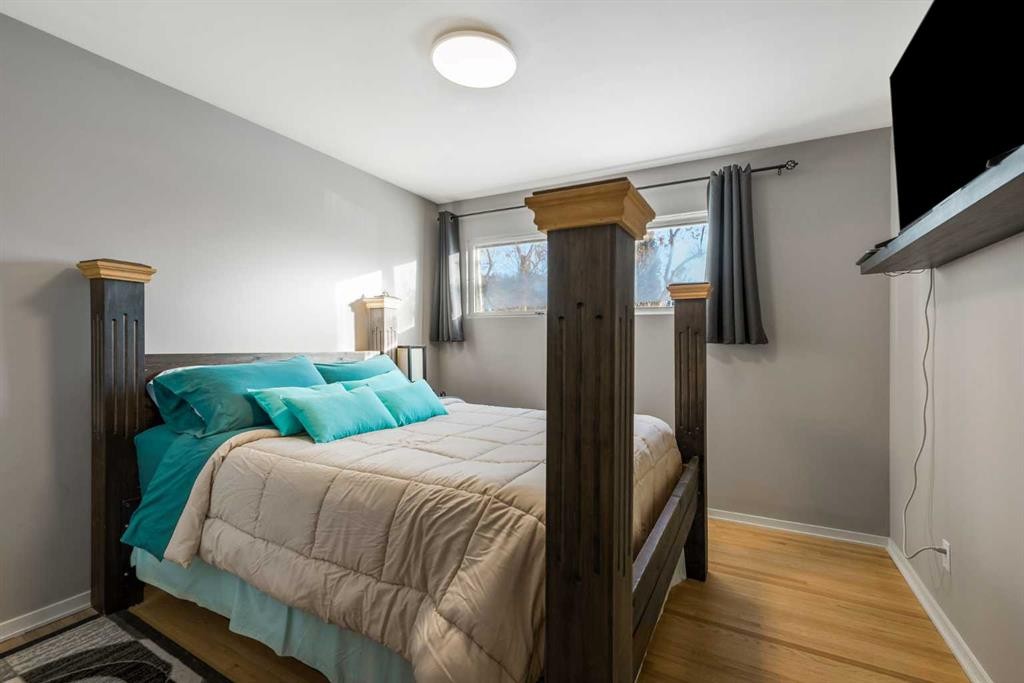 126 Springwood Drive Sw, Calgary, AB - Indoor Photo Showing Bedroom